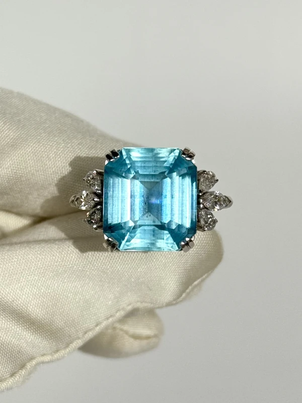 No name С АКВАМАРИНОМ 15.22 CT 15.22 CT 2