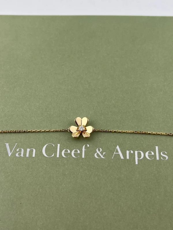 Van Cleef & Arpels FRIVOLE BRACELET, MINI MODEL VCARP0J200 4