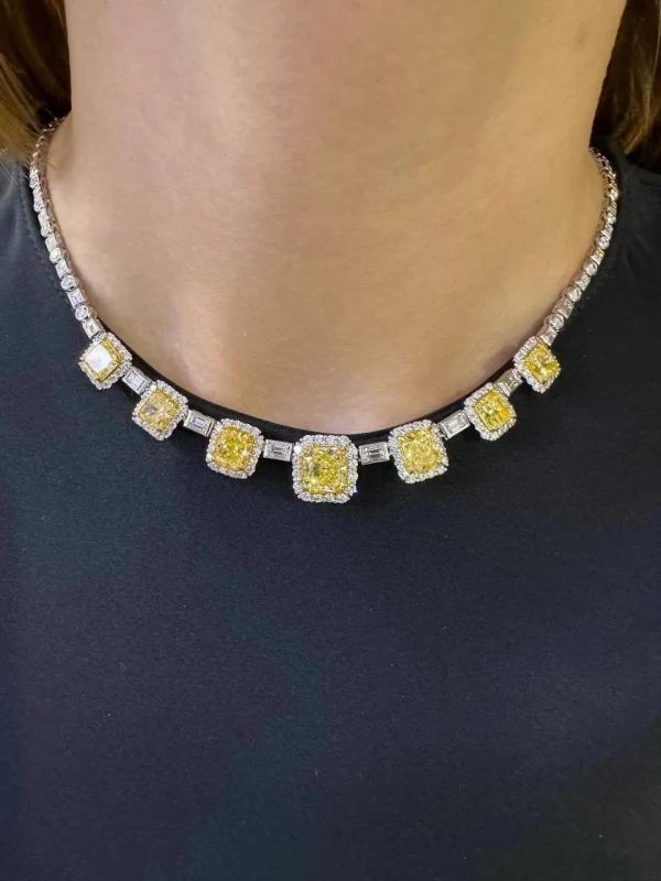 No name DIAMOND NECKLACE 9.83 CT FANCY YELLOW (GIA) NNN9.83CT 1