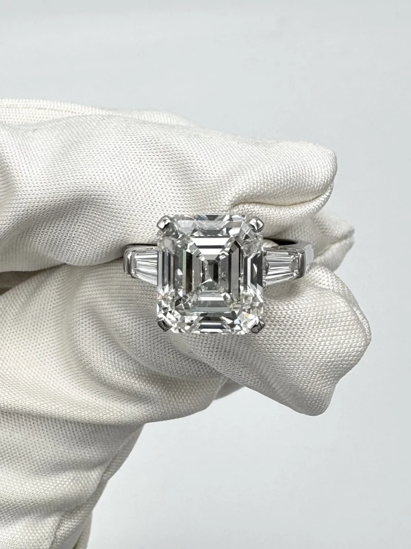 Graff EMERALD DIAMOND 5.64 CT I/IF RING (GIA) RGR2158 2