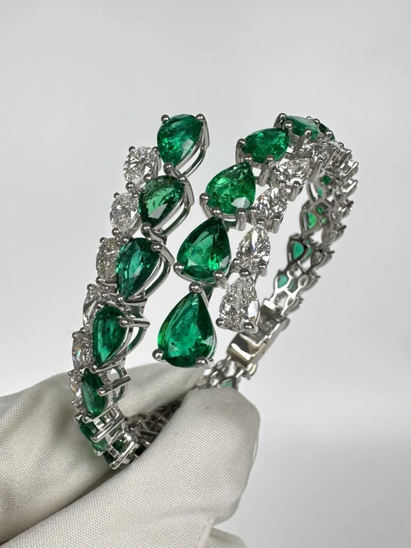 DeRosa PEAR EMERALD 25.93 CT VIVID GREEN & DIAMONDS 11.27 CT BRACELET (GUILD) B979861 2