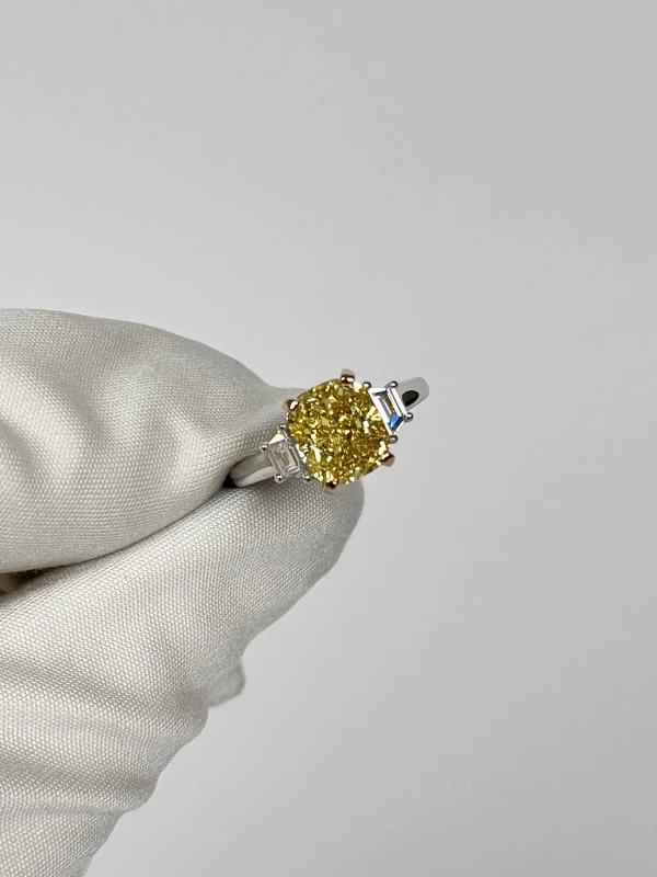 СЕРЬГИ NO NAME CUSHION DIAMOND 3.46 CT FANCY INTENSE YELLOW/VVS2 RING (GIA) NN3.46CT 3
