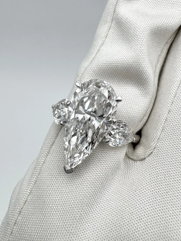 СЕРЬГИ NO NAME DIAMOND RING 5.24 CT G/VS1 (GIA) 5.24 CT G/VS1 (GIA) 4