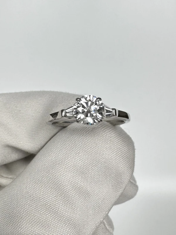 GRAFF Promise Round Diamond 0.7 ct Engagement Ring RGR 0.70 CT 2