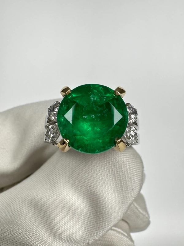 No name COLOMBIA EMERALD 6.06 CT GREEN RING (GRS) Em6.06 2