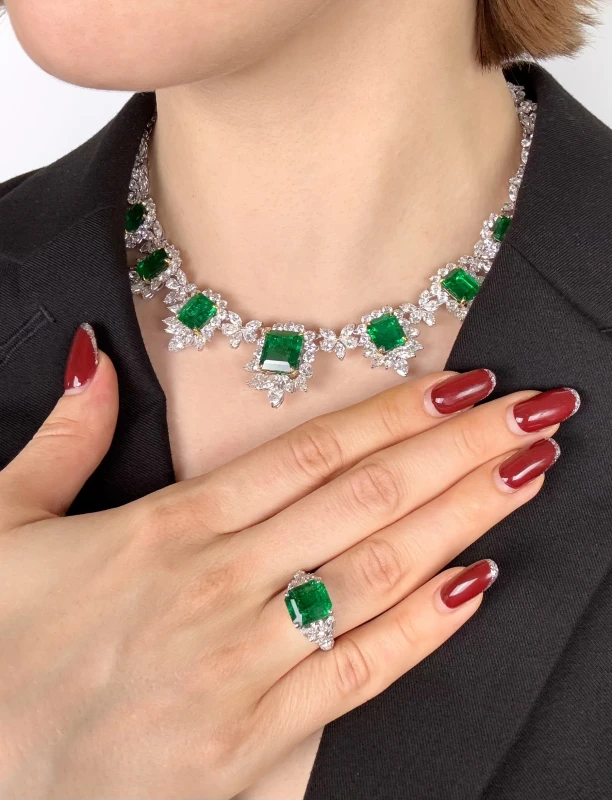 No name COLOMBIA EMERALD MUZO GREEN SET (GRS) NNEM 25.69CT 2