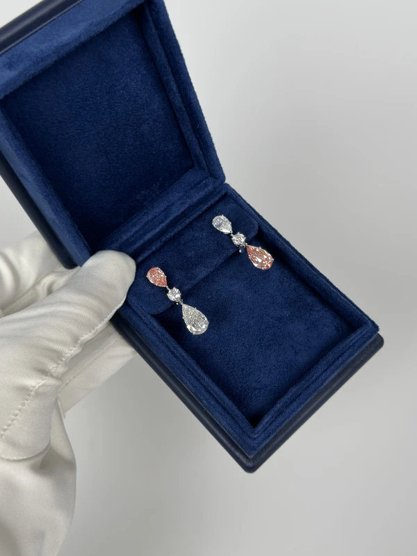 СЕРЬГИ NO NAME PEAR DIAMOND 1.58 - 3.01 CT FANCY VIVID PINK* EARRINGS (GIA) 10.67 CT 6