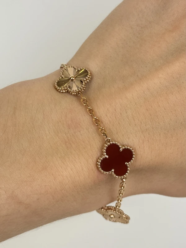 Van Cleef & Arpels. Vintage Alhambra bracelet, 5 motifs VCARP7RP00 4
