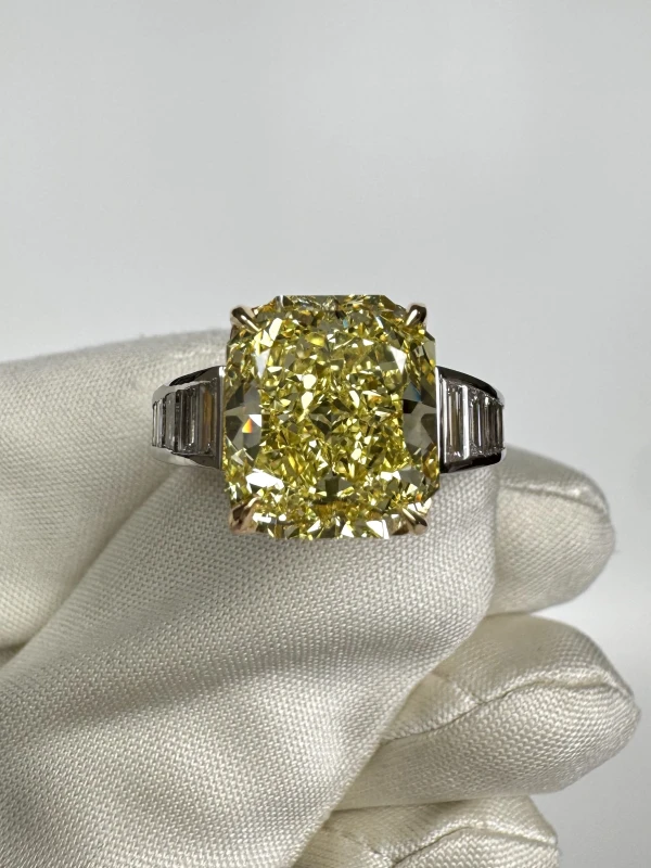 Bvlgari RADIANT DIAMOND 5.13 CT FANCY INTENSE YELLOW/INTERNALLY FLAWLESS RING (GIA) BV5.13CT 4