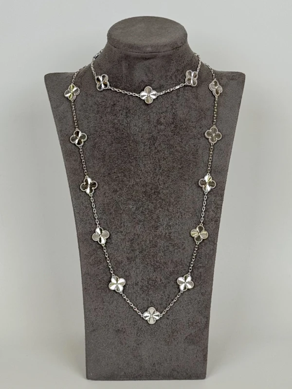 Van Cleef & Arpels. VINTAGE ALHAMBRA LONG NECKLACE, 20 MOTIFS VCARP9XH00 4