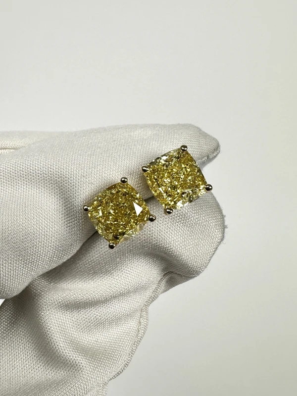 СЕРЬГИ NO NAME CUSHION DIAMOND 3.01 - 3.01 CT FANCY INTENSE YELLOW/VS1 EARRINGS NN3.01-3.01 CT FIY-VS 4
