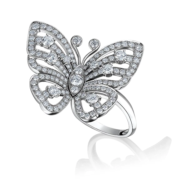 FLYING BUTTERFLY BETWEEN THE FINGER RING