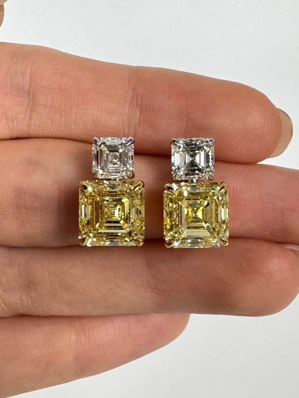 Earrings without a brand SQUARE EMERALD 6.34-6.21 CT FANCY YELLOW/VVS2-VS2 EARRINGS (GIA) NN6.34-6.21 CT FY/VVS-VS 3