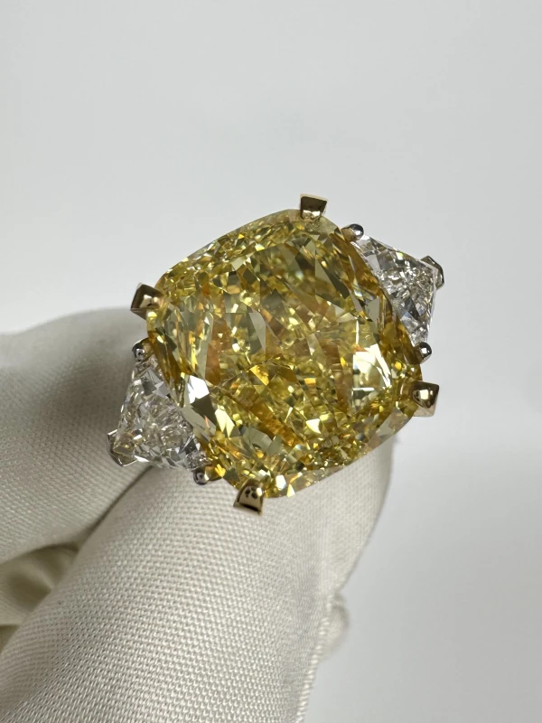 Earrings without a brand CUSHION DIAMOND 14.03 CT FANCY YELLOW/VS1 RING (GIA) NN 14.03ct FY/VS1 4