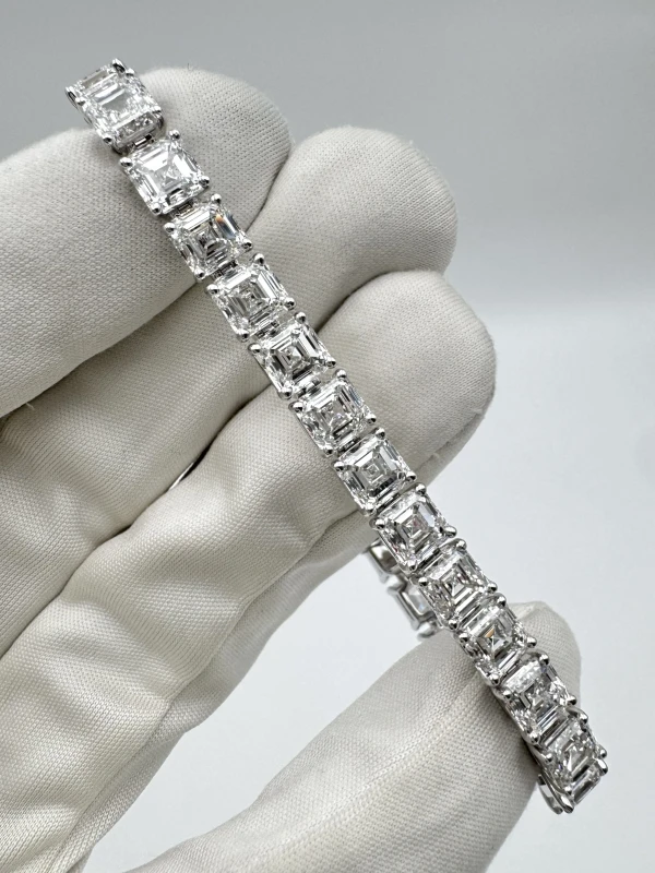Earrings without a brand ASSCHER DIAMOND 28.40 CT E-F/VS1-VS2 BRACELET (SIZE 17) GIA NN28.4CT 2