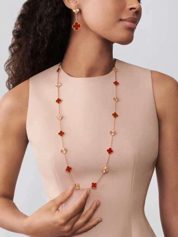 Van Cleef & Arpels Vintage Alhambra long necklace, 20 motifs VCARP7RO00 3