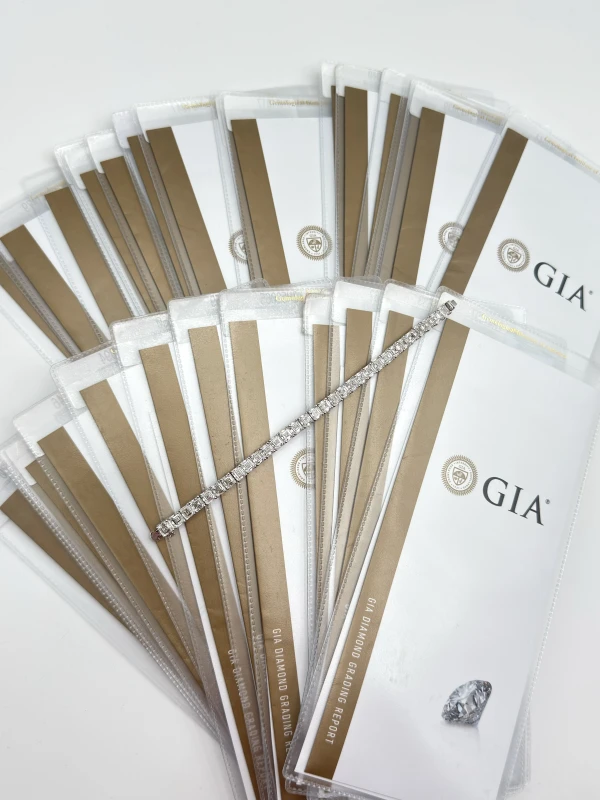 No name SQUARE EMERALD  31.41 CT E-F/VVS1-VS2 BRACELET (GIA) NN31.41 5