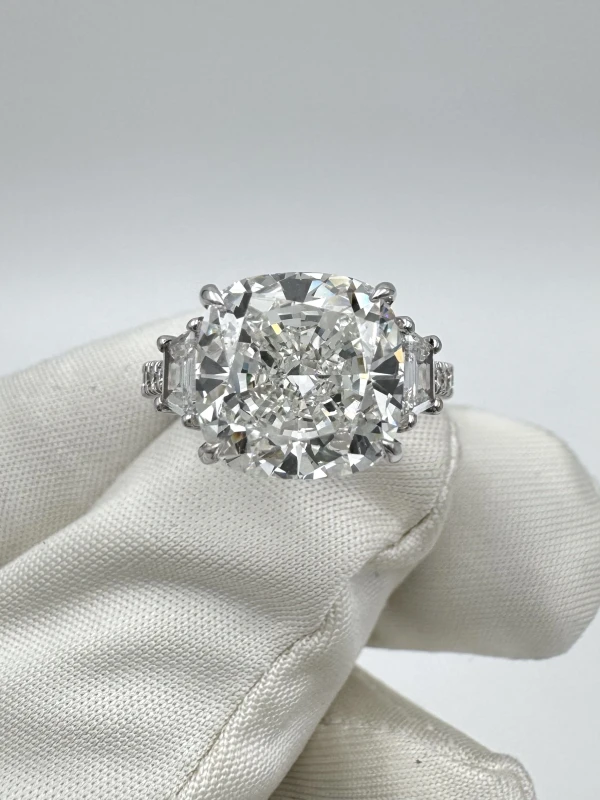 No name CUSHION DIAMOND 5.06 CT H/VS1 RING (GIA) NN5.06CT H/VS1 2