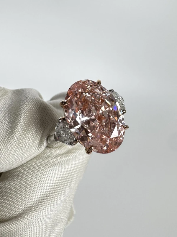 No name OVAL DIAMOND  5.93 CT FANCY INTENSE PINK/SI1 RING (GIA) NN 5.93 CT 3