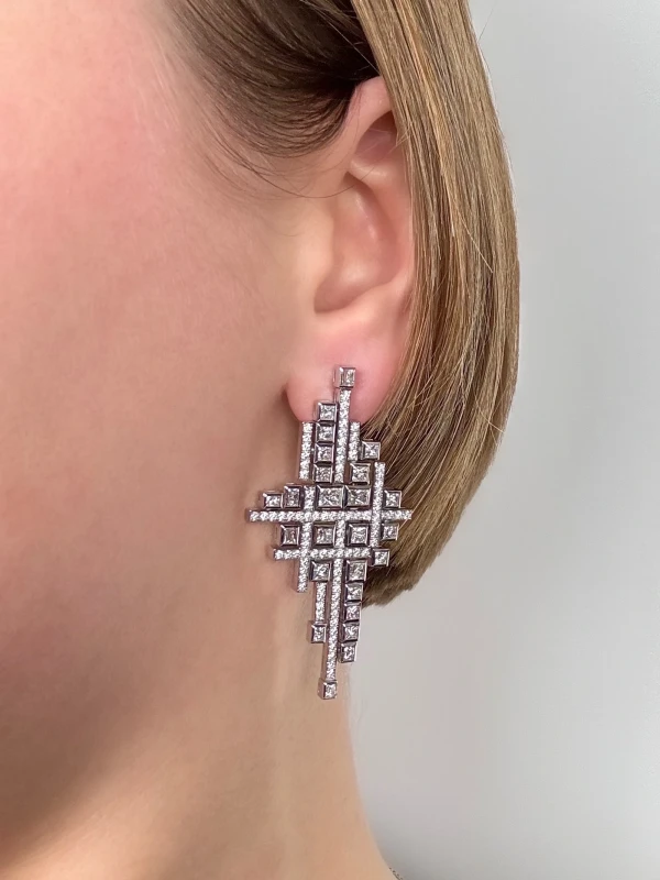 GRAFF White Emerald Cut And Round Diamond 6.74 ct Earrings RGE2138 2