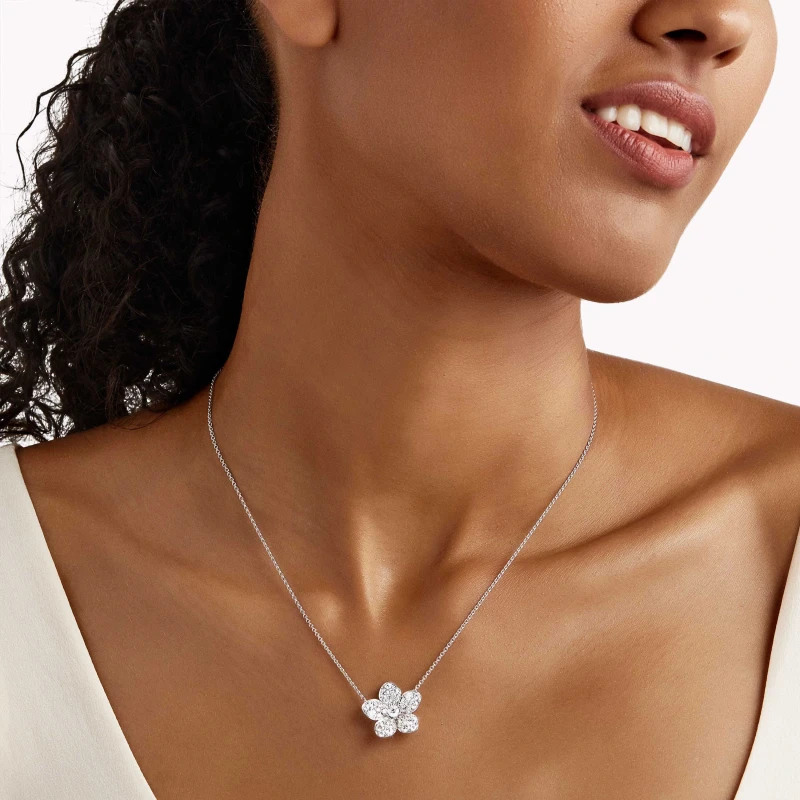 Graff WILD FLOWER LARGE PAVÉ DIAMOND PENDANT RGP785 3
