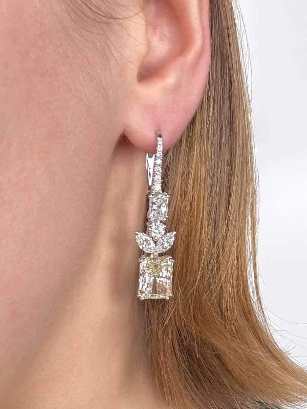No name RADIANT DIAMONDS 4.64 - 4.09 CT VERY LIGHT YELLOW/VS EARRINGS NN4.00-4.01 2