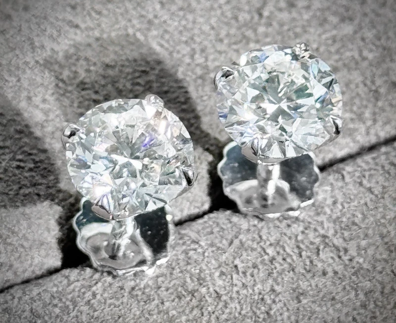 Earrings without a brand ROUND DIAMOND STUD 2.01 - 2.01 CT H/VS1 (GIA) 2.01 - 2.01 CT H/VS1 6