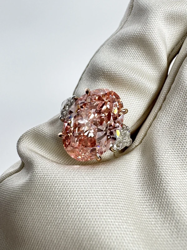 No name OVAL DIAMOND  5.93 CT FANCY INTENSE PINK/SI1 RING (GIA) NN 5.93 CT 4