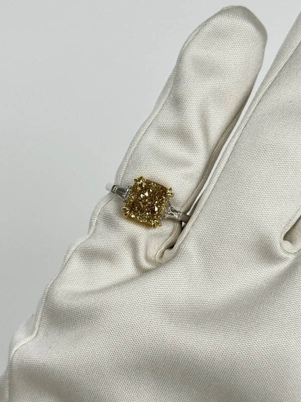СЕРЬГИ NO NAME CUSHION DIAMOND 4.05 CT FBY/SI1 RING (GIA) NN4.05CT FBY/SI1 (GIA) 5