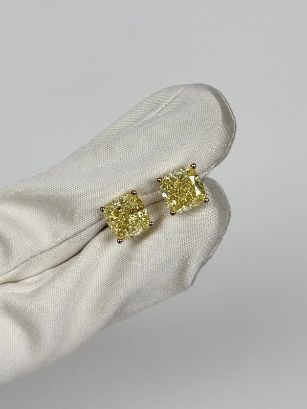 No name CUSHION DIAMOND 4.06 - 4.01 CT FANCY LIGHT YELLOW/VVS2 EARRINGS (GIA) NN4.06-4/01 2
