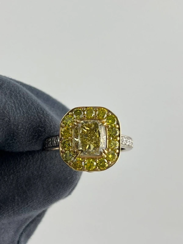 No name FANCY BROWNISH GREENISH YELLOW 2.07CT 3