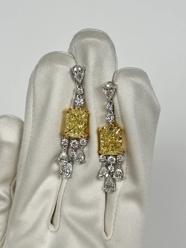 Earrings without a brand RADIANT DIAMOND 5.51 - 5.52 CT FANCY YELLOW, EVEN/VVS EARRINGS (GIA) NN5.51-5.52CT 2
