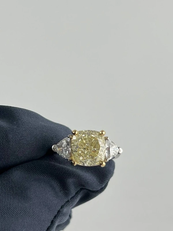 Earrings without a brand CUSHION DIAMOND 5.08 CT U-V/VVS2 RING (GIA) NNR5.08CTU-V/VVS2 7