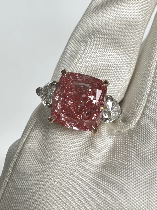 No name CUSHION DIAMOND 7.01 CT FANCY VIVID PINK*/VVS2 RING (SIZE 53) GIA NN7.01 CT FVP/VVS2 5