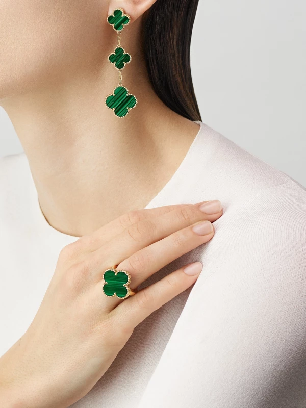 Van Cleef & Arpels. MAGIC ALHAMBRA EARRINGS, MALACHITE 3 MOTIFS VCARO2AG00 1