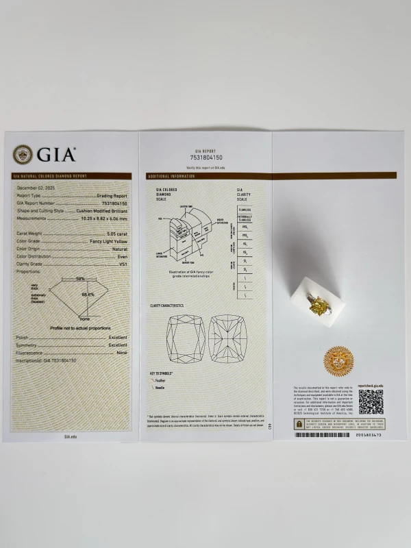 Earrings without a brand CUSION DIAMOND 5.05 CT FANCY LIGHT YELLOW RING (GIA) NN5.05 CT FLY/VS1 5
