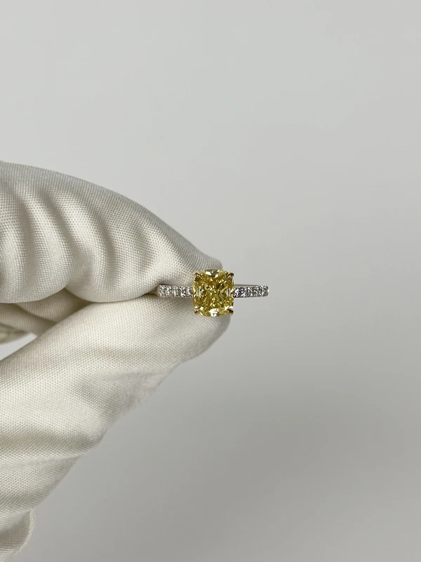 Earrings without a brand С БРИЛЛИАНТОМ 2.38 CT F.I.Y/VS1 2.38 CT F.I.Y/VS1 2