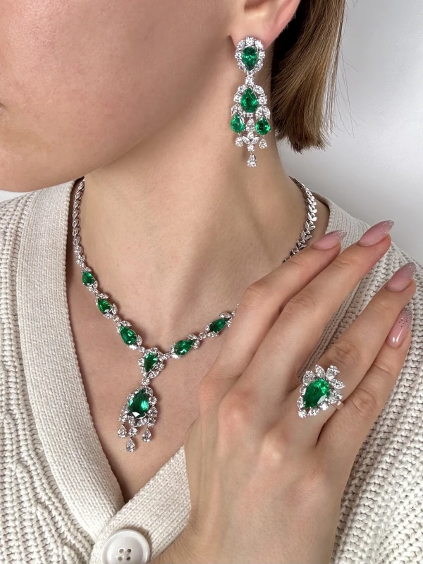 RalfDiamonds EMERALD 40.5 CT & DIAMOND SET EM 40.5 CT 4