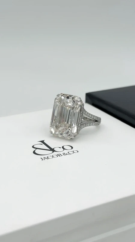 Jacob & Co EMERALD DIAMOND 30.04 CT J/VVS1 RING (GIA) 91224433 2