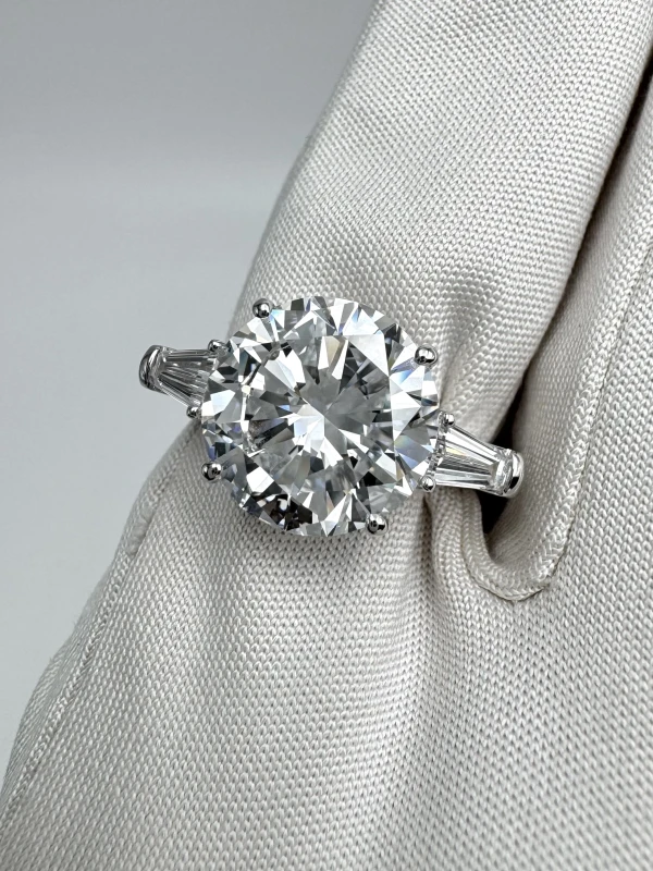 Earrings without a brand ROUND DIAMOND 5.08 CT E/VVS1 RING (GIA/MGU) NN5.08- 521 4