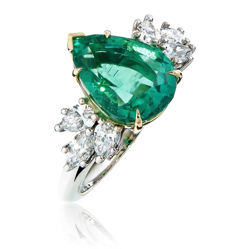 EMERALD 4.02 CT RING