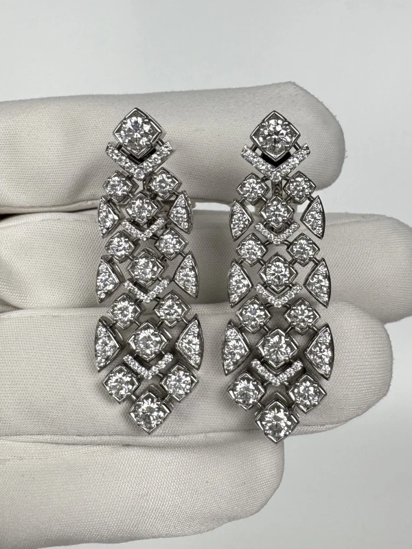 Graff WHITE ROUND DIAMONDS 5.61 CT EARRINGS RGE2191 3