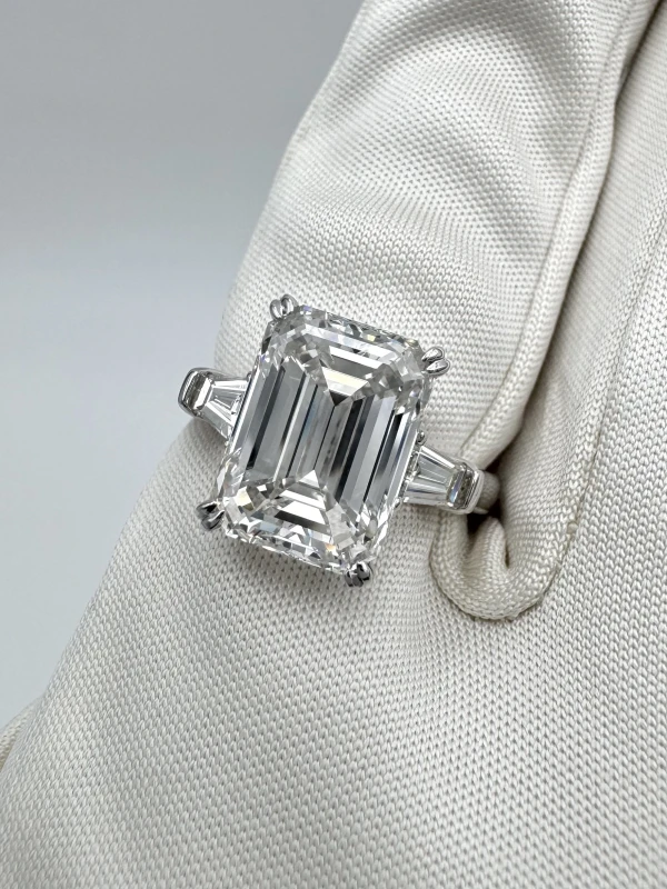 No name EMERALD DIAMOND 5.01 CT D/VVS2 RING (GIA) NN5.01D/VVS 4