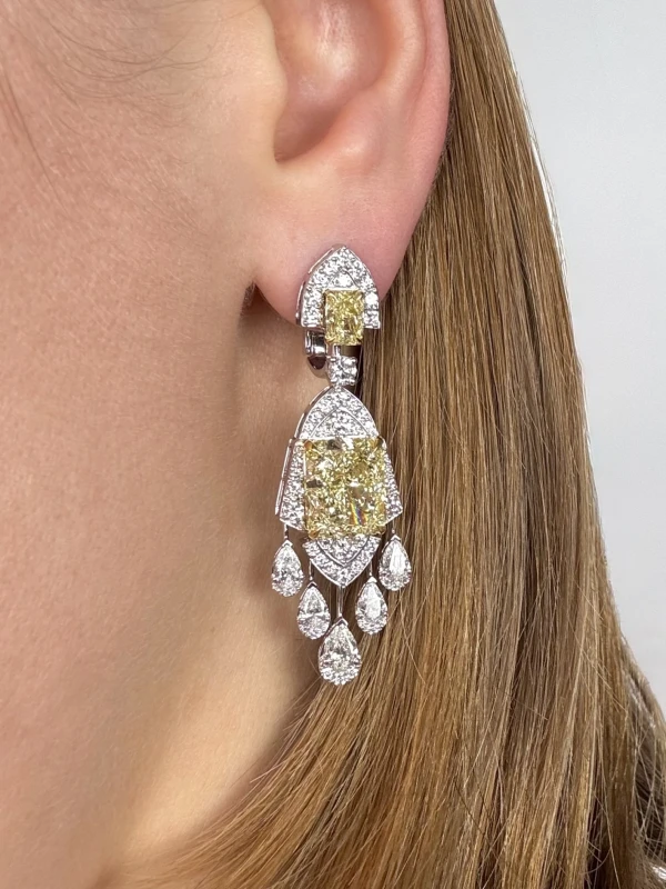 No name DIAMOND EARRINGS 6.35-6.22 CT FANCY LIGHT YELLOW/VS1 (GIA) 6.35-6.22 CT FLY/VS 2