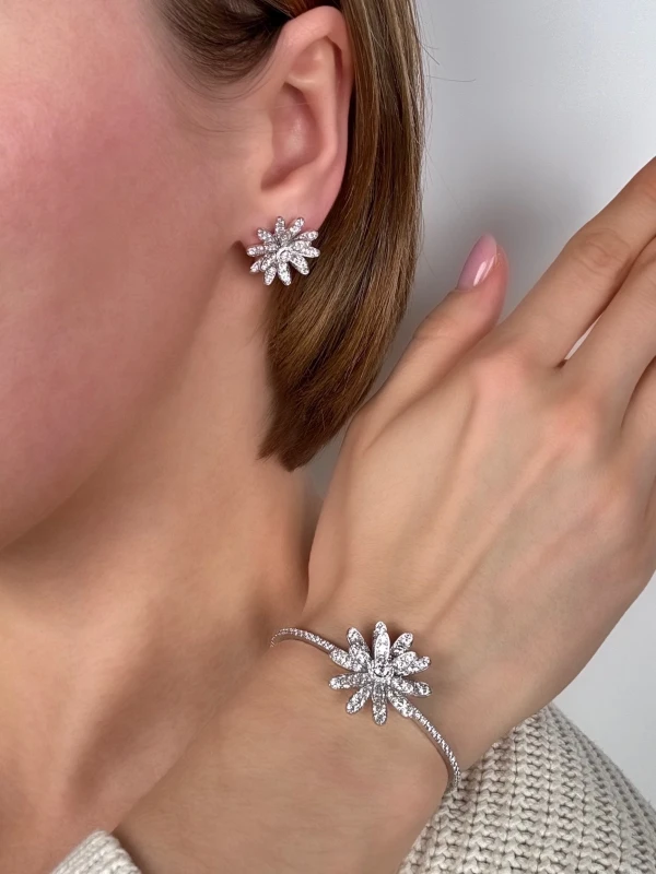 GRAFF Wild Flower Abstract Diamond Earrings RGE1756 2