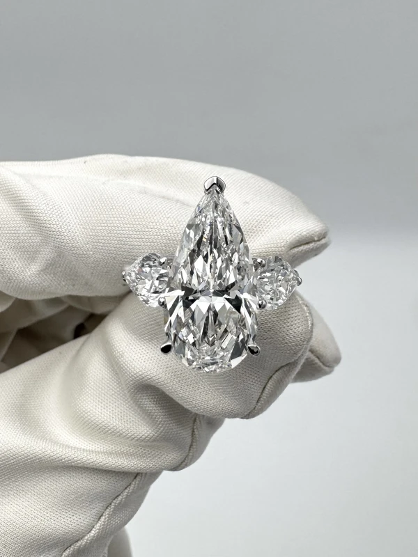 СЕРЬГИ NO NAME DIAMOND RING 5.24 CT G/VS1 (GIA) 5.24 CT G/VS1 (GIA) 2