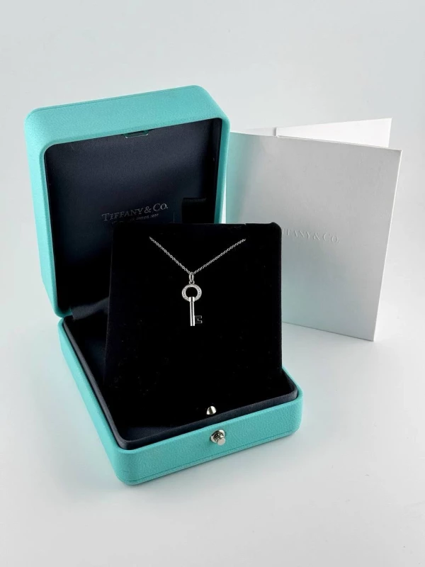 Tiffany & Co MODERN OPEN MINI DIAMOND KEY PENDANT, WHITE GOLD GRP10439 5