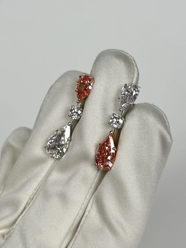 СЕРЬГИ NO NAME PEAR DIAMOND 1.58 - 3.01 CT FANCY VIVID PINK* EARRINGS (GIA) 10.67 CT 3
