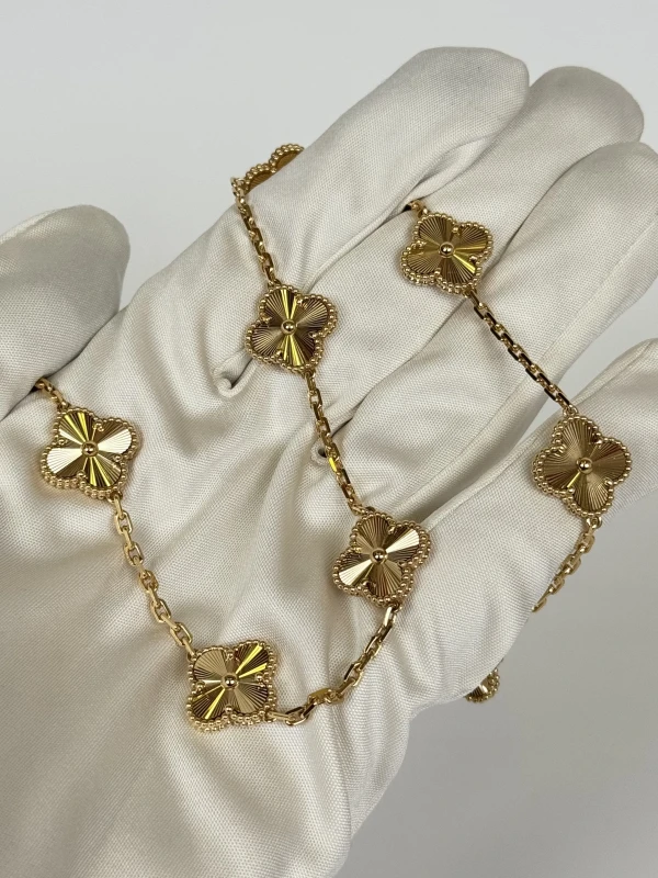 Van Cleef & Arpels VINTAGE ALHAMBRA NECKLACE, 10 MOTIFS VCARP3JJ00 3