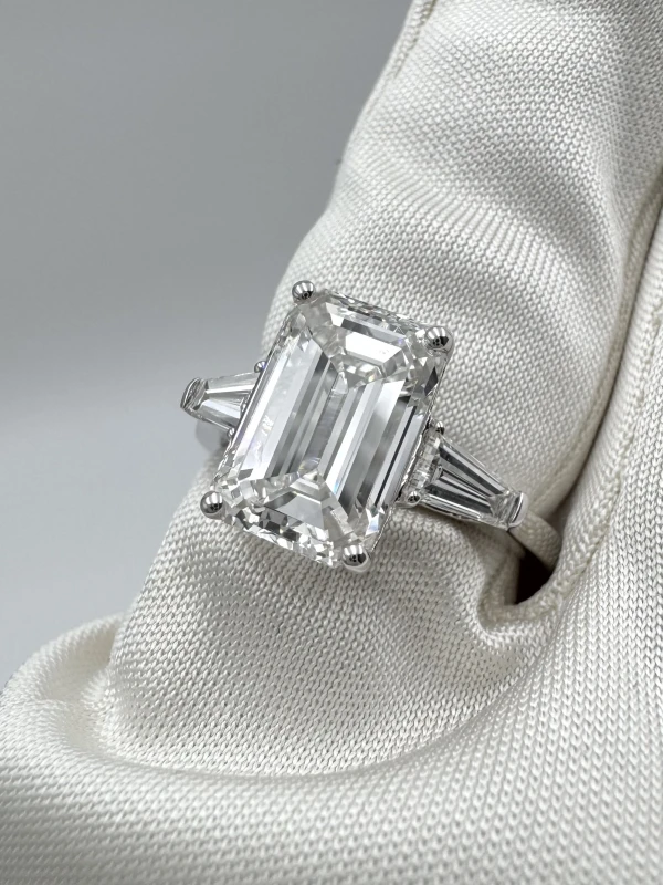 Earrings without a brand EMERALD DIAMOND 3.01 CT F/VVS1 RING (GIA) NN3.01 CT F/VVS1 5